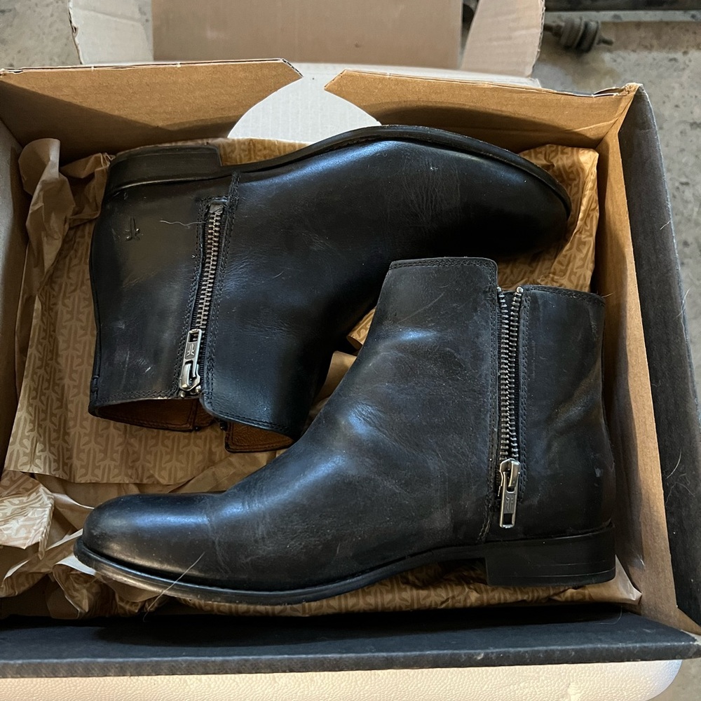 Frye booties W7.5
